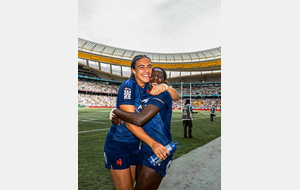 UNE NERACAISE BRILLE SOUS LE MAILLOT BLEU