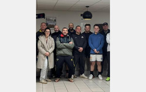 TOUTES LES GENERATIONS JOUENT AUX CARTES